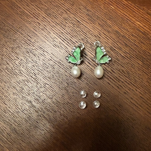 Green Butterfly Pearl Earrings - Picture 4 of 7